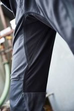 Kép betöltése a galériamegjelenítőbe: James&Nicholson Stretch Slim Style Deréknadrág Fekete/Szürke2