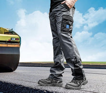 Kép betöltése a galériamegjelenítőbe: Burgia Image Deréknadrág Szürke