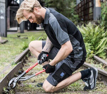 Kép betöltése a galériamegjelenítőbe: Burgia Image Rövidnadrág