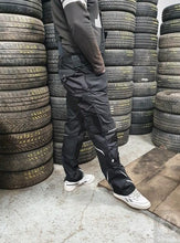 Kép betöltése a galériamegjelenítőbe: Engelbert Strauss Motion Kantárosnadrág Fekete